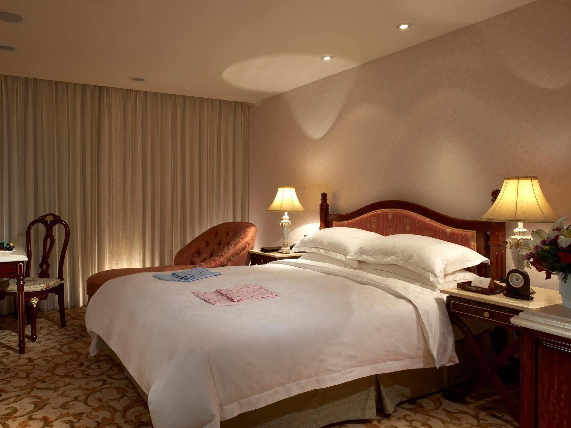Royal Seasons Hotel Beitou Tajpej Buitenkant foto